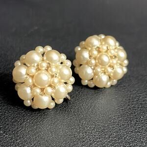 Pair of Vintage Faux Pearl Cluster Screw Back Clip On Earrings‎